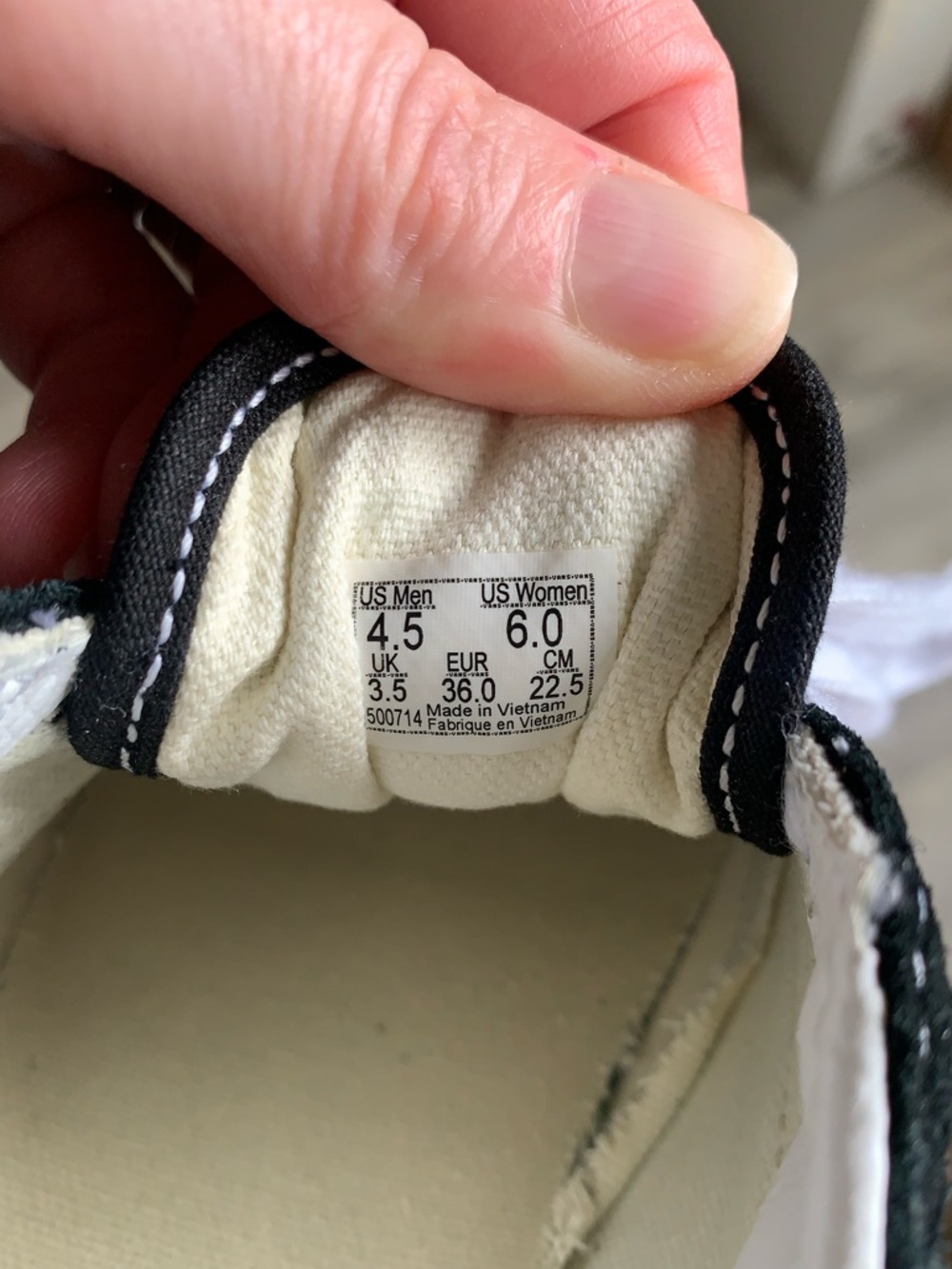 Vans Old Skool Black and White sueded Low-Top sneakers - Picture 2 of 12